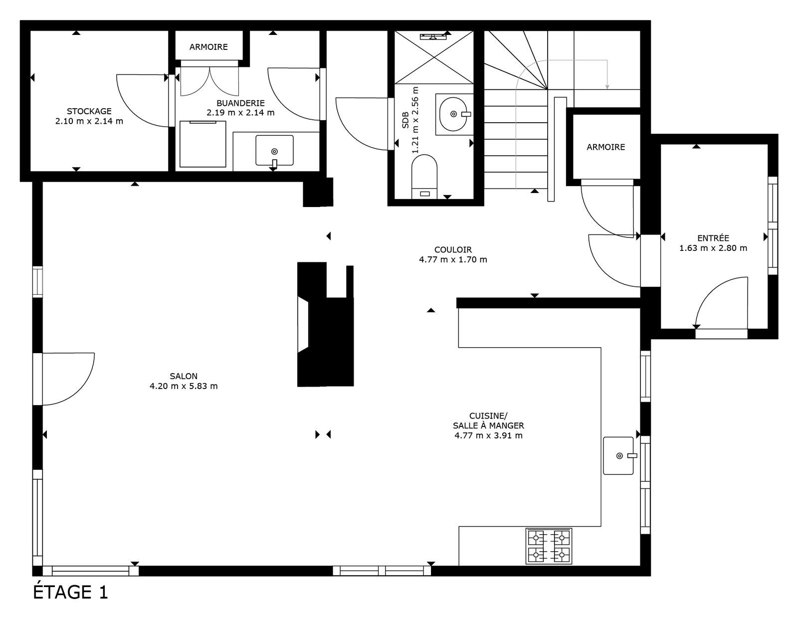 Plan du niveau 1 : salon, cuisine et salle à manger, entrée, salle d'eau, buanderie et stockage.